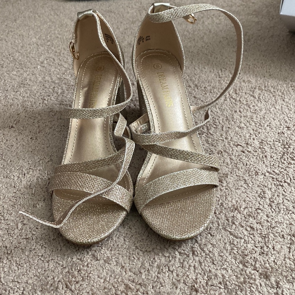 Dream Pairs formal pumps.
